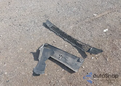 2017 Toyota Rav4 Xle z USA, uszkodzony, nr VIN JTMRFREVXHJ123793